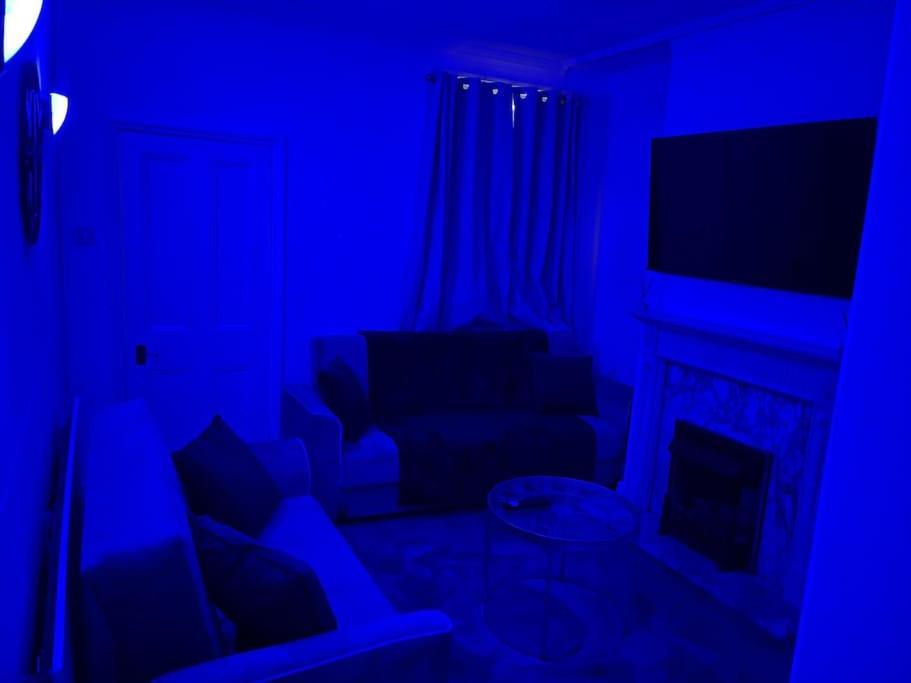 3 Bedrooms Comfortable Home With Jacuzzi Hot Tub Sleeps 10 Leicester Kültér fotó